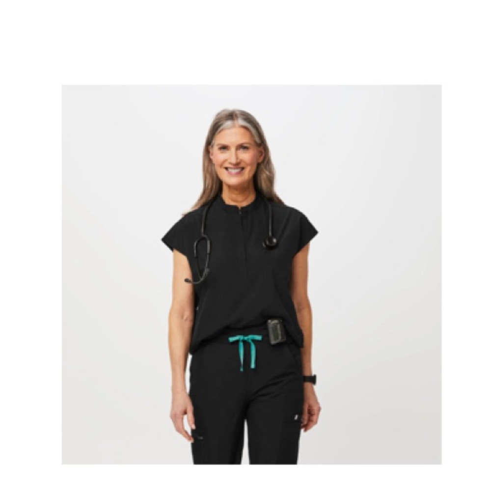 FIGS Black Scrub Set with Aqua Drawstring